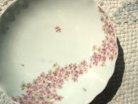 相集窯の桜の皿。花びらの部分はガラスだそうです。