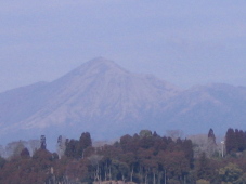 庄内平野から望む高千穂の峰。いつみても美しい山だなあと思います。